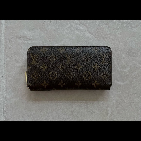 Louis Vuitton Handbags - LOUIS VUITTON MONOGRAM ZIPPY WALLET